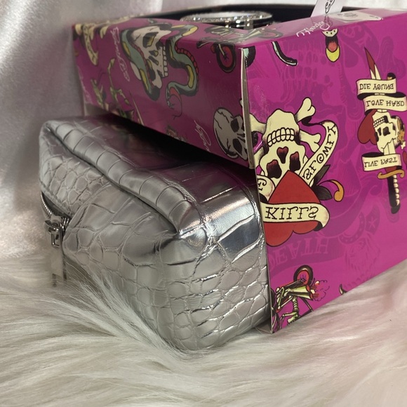 NWT Ed Hardy watch with pouch - Picture 3 of 5